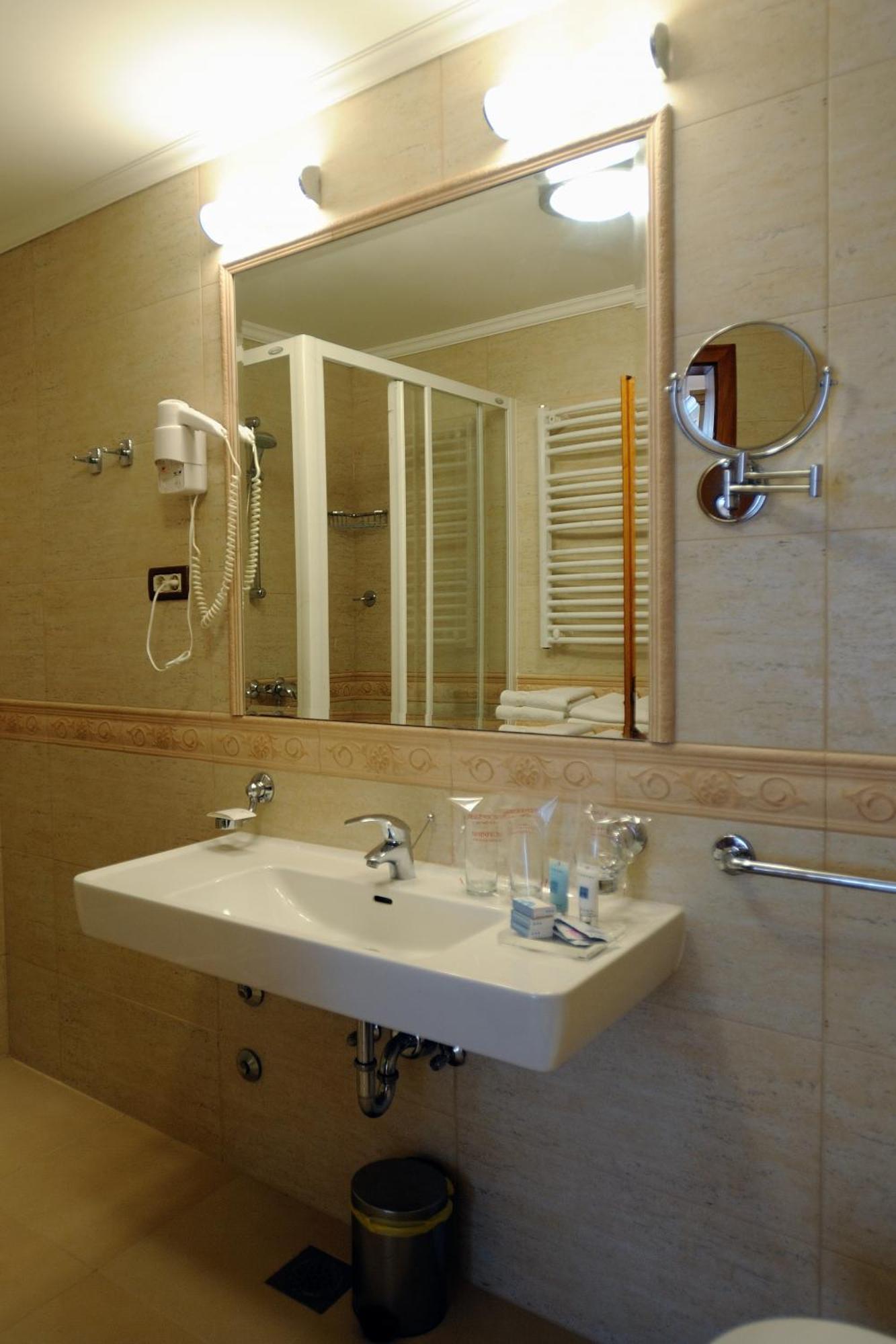 Hotel Solitudo Uble Eksteriør billede
